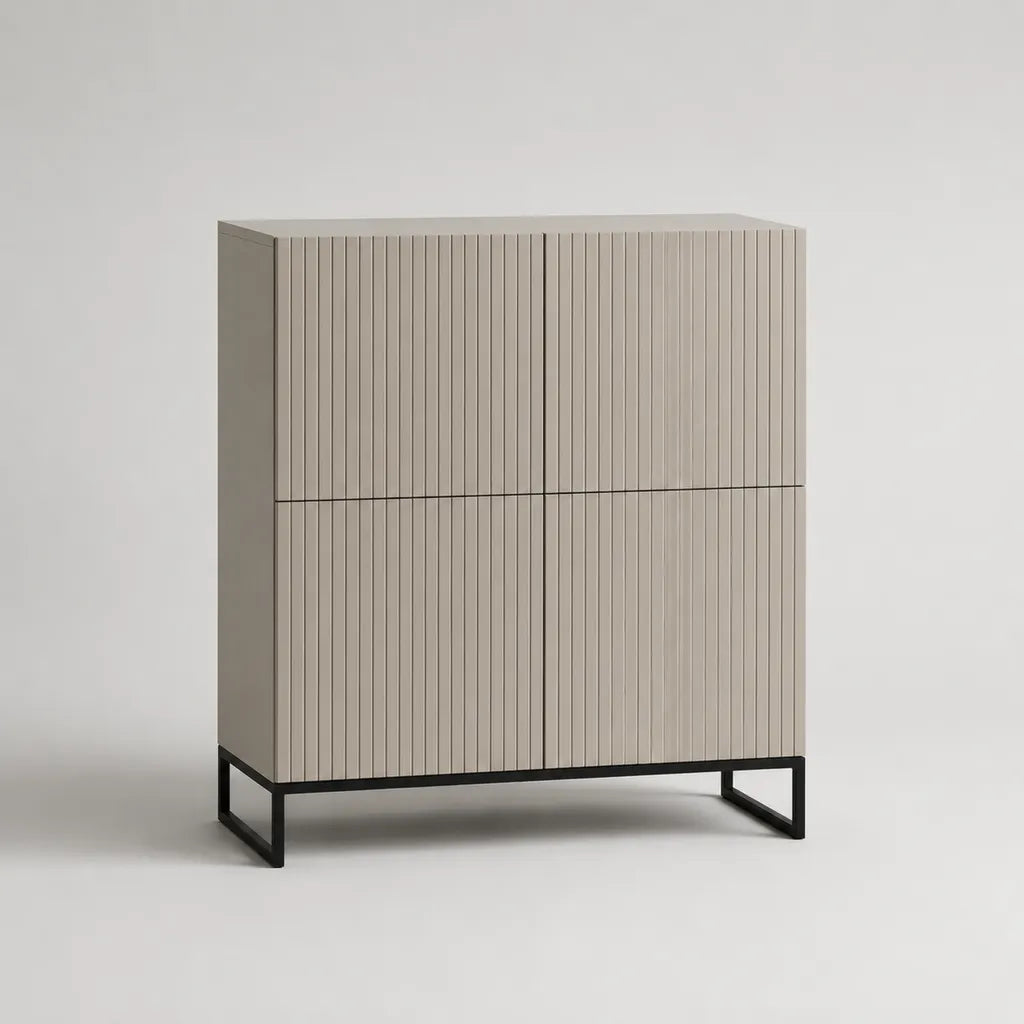 Credenza alta 4 porte in MDF scanalatura e acciaio, beige e nero, 120 × 40 × 140 cm